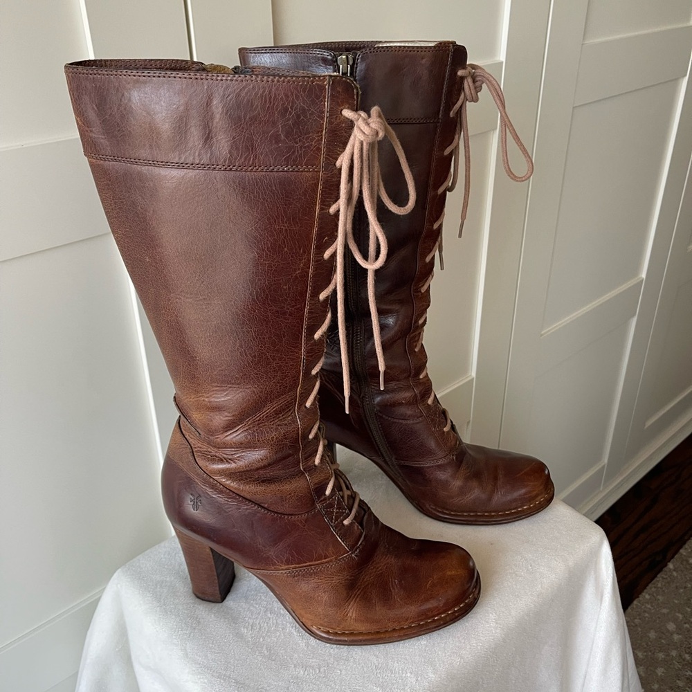 Rare Vintage FRYE Villager lace up heeled tall boots distressed brown Size 8.5 M